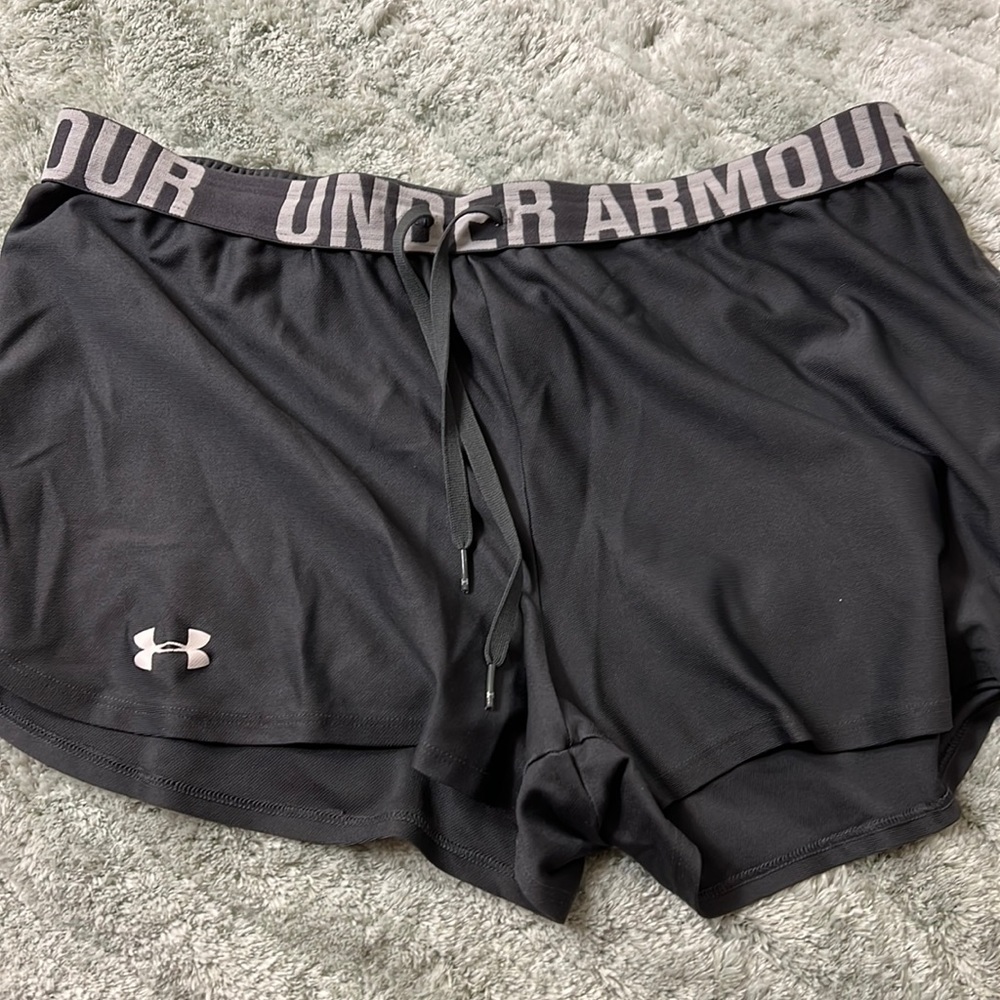 Under armour loose fit women’s shorts large